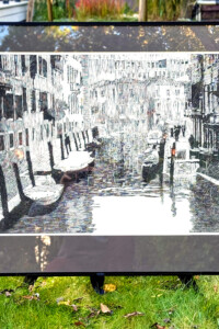 7 RANO (7 A.M.) Italy, Venice, a small canal, peace, a few parked gondolas, buildings, a few passers-by. Włochy, Wenecja, mały kanał, spokój, kilka gondol zaparkowanych, budynki, kilku przechodniów. Paweł Naumowicz
